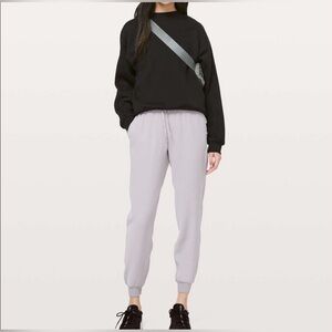 Lululemon On The Fly Jogger pants in the color Silverscreen